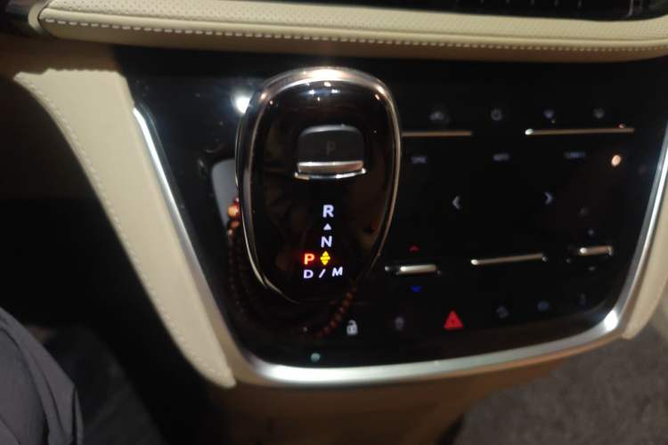 Used Buick GL8 2022 ES Landtrek 653T Luxury Edition Gear Lever
