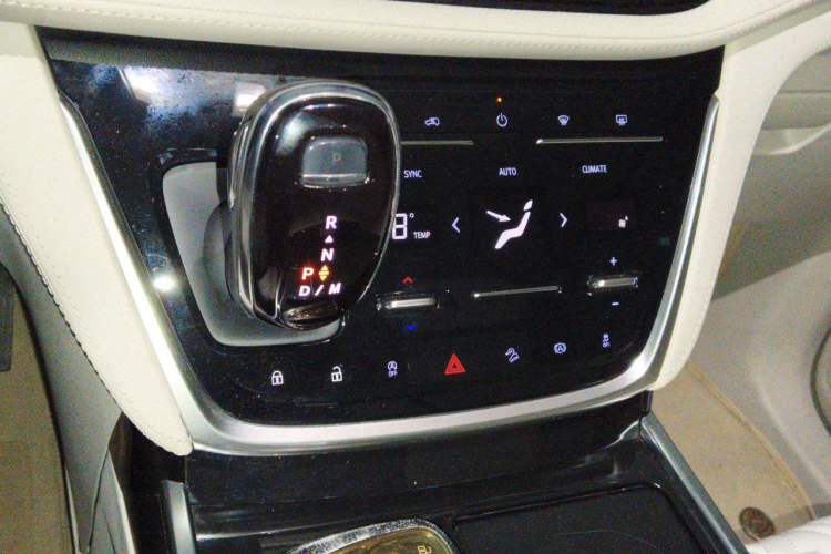 Used Buick GL8 2022 ES Landtrek 653T Comfort Edition Gear Lever