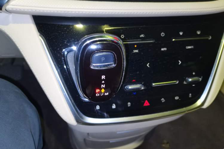 Used Buick GL8 2022 ES Landtrek 653T Luxury Edition Gear Lever