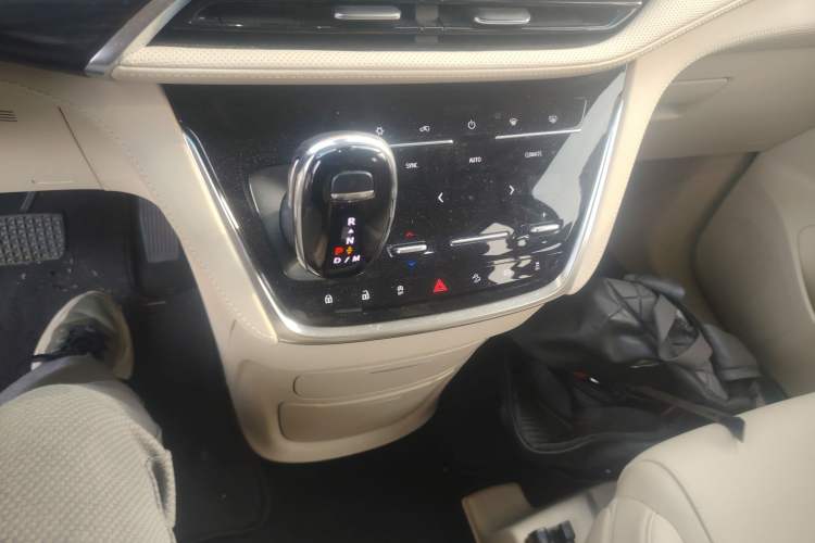 Used Buick GL8 2022 ES Landtrek 653T Luxury Edition Gear Lever