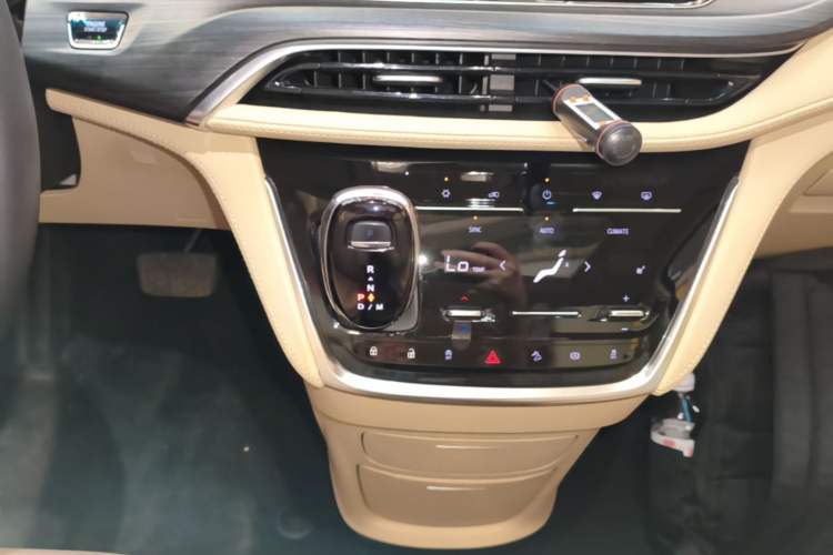 Used Buick GL8 2022 ES Landtrek 653T Luxury Edition Gear Lever