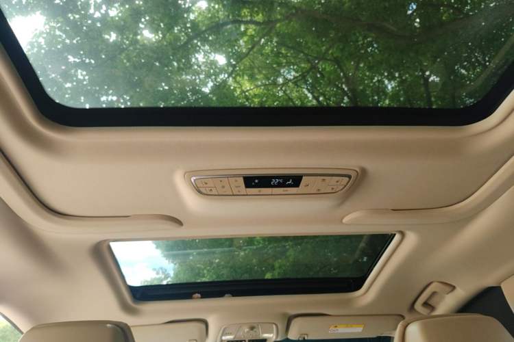 Used Buick GL8 2022 ES Land Cruiser 653T Luxury Model Headliner