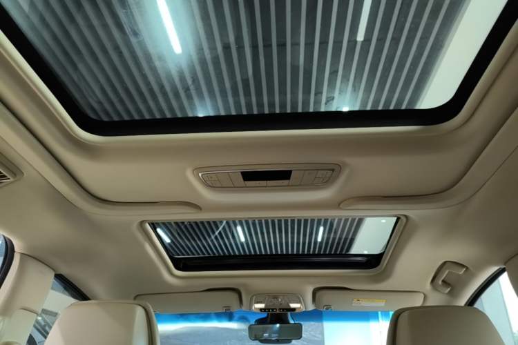 Used Buick GL8 2022 ES Land Cruiser 653T Luxury Model Headliner