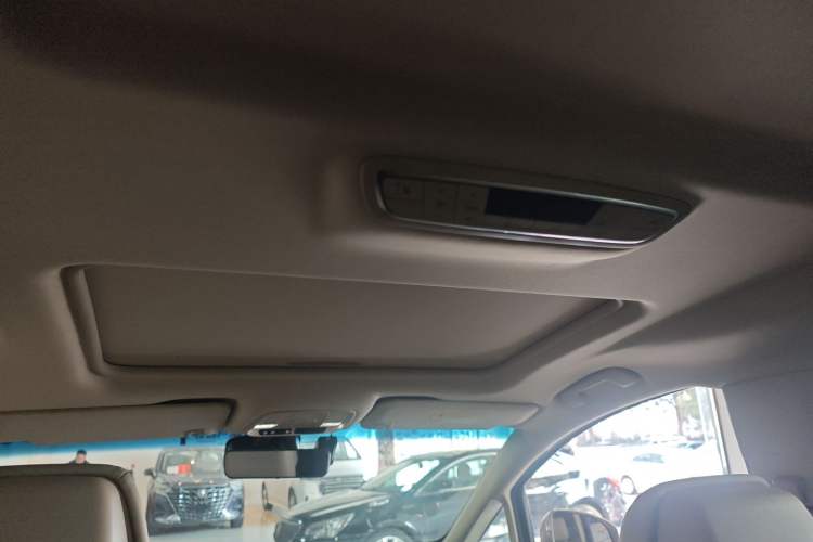 Used Buick GL8 2022 ES Landtrek 653T Luxury Edition Headliner
