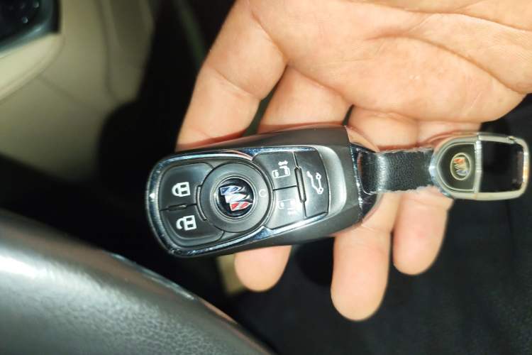 Used Buick GL8 2022 ES Landtrek 653T Flagship Model Interior 1