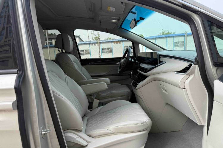 Used Buick GL8 2022 ES Landtrek 653T Comfort Edition Interior 10