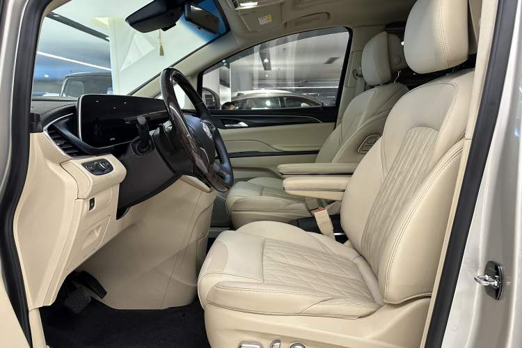 Used Buick GL8 2022 ES Land Cruiser 653T Luxury Model Interior 12