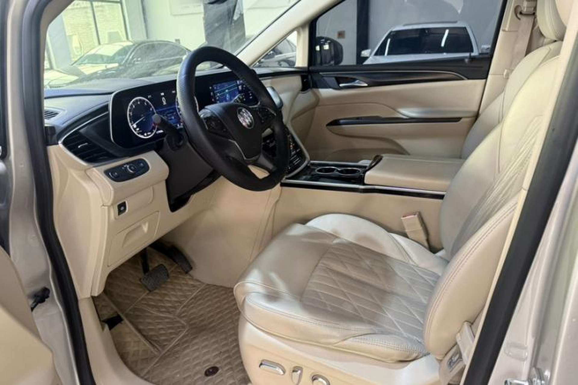 Used Buick GL8 2022 ES Land Cruiser 653T Luxury Model Interior 2