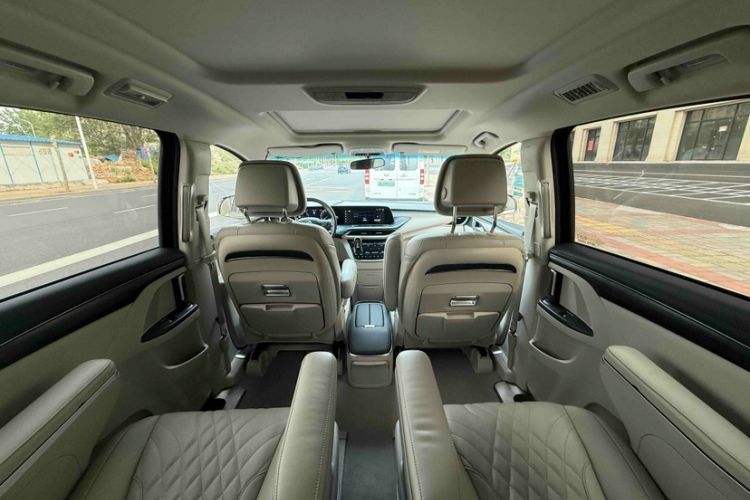 Used Buick GL8 2022 ES Landtrek 653T Comfort Edition Interior 3