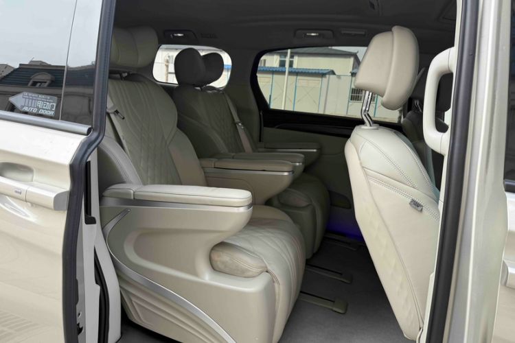 Used Buick GL8 2022 ES Landtrek 653T Comfort Edition Interior 4