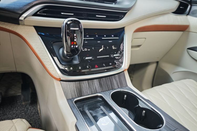 Used Buick GL8 2022 ES Landtrek 653T Comfort Edition Interior 4