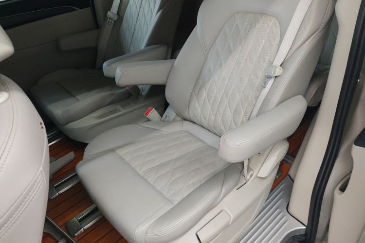 Used Buick GL8 2022 ES Landtrek 653T Comfort Edition Interior 4