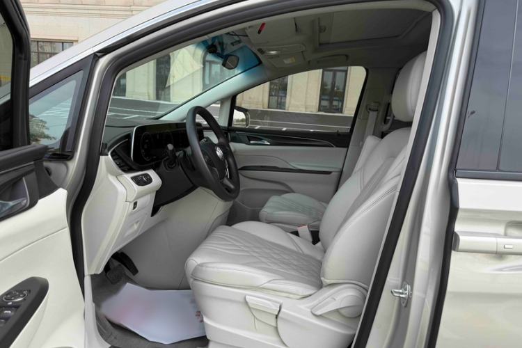 Used Buick GL8 2022 ES Landtrek 653T Comfort Edition Interior 6