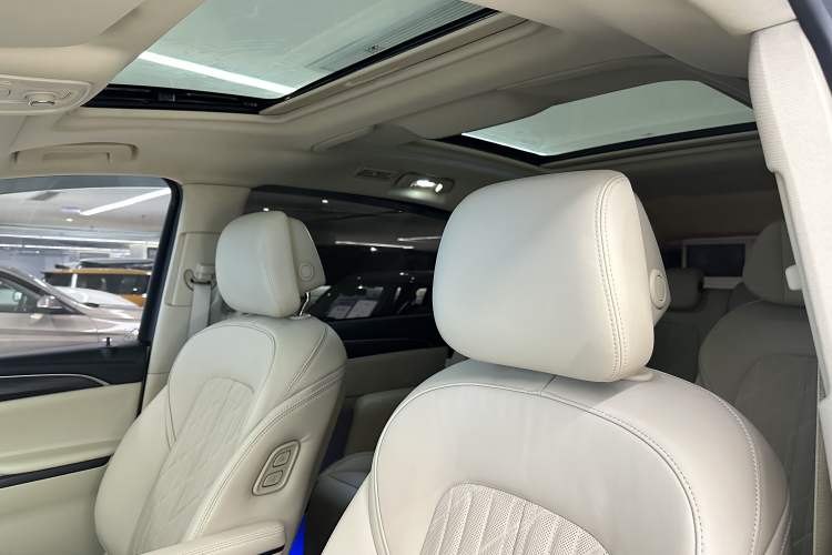 Used Buick GL8 2022 ES Land Cruiser 653T Luxury Model Interior 6