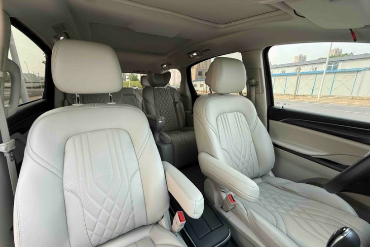 Used Buick GL8 2022 ES Landtrek 653T Comfort Edition Interior 9