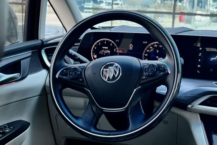 Used Buick GL8 2022 ES Landtrek 653T Comfort Edition Interior 9