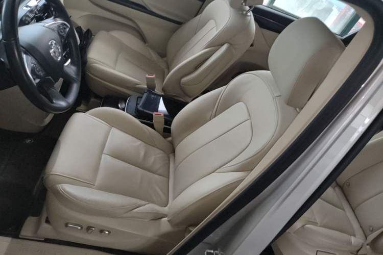 Used Buick GL8 2022 ES Landtrek 653T Luxury Edition Left Front Seat