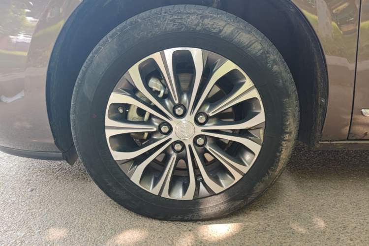Used Buick GL8 2022 Land Business Class 652T Luxury Model Left Front Wheel Hub