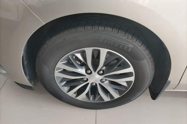 Used Buick GL8 2022 ES Landtrek 653T Comfort Edition Left Front Wheel Hub