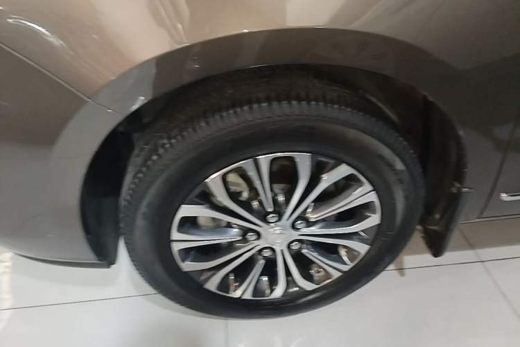 Used Buick GL8 2022 Land Business Class 652T Luxury Model Left Front Wheel Hub