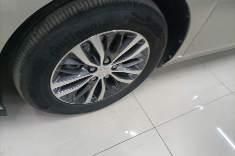 Used Buick GL8 2022 ES Landtrek 653T Comfort Edition Left Front Wheel Hub