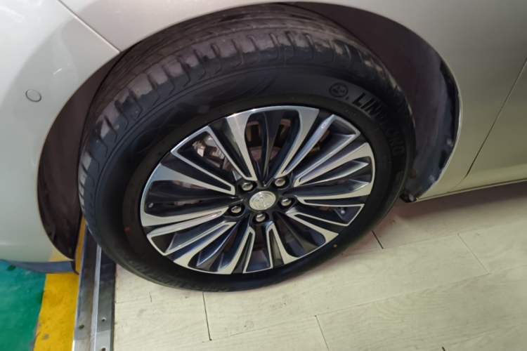 Used Buick GL8 2022 ES Land Cruiser 653T Luxury Model Left Front Wheel Hub