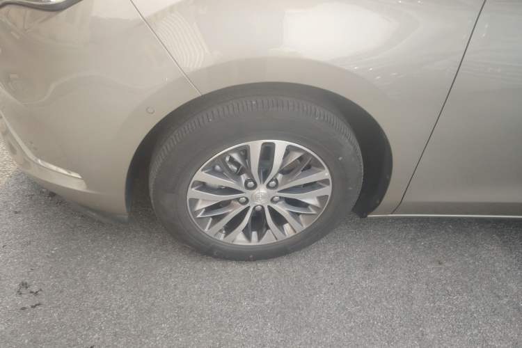 Used Buick GL8 2022 ES Landtrek 653T Luxury Edition Left Front Wheel Hub