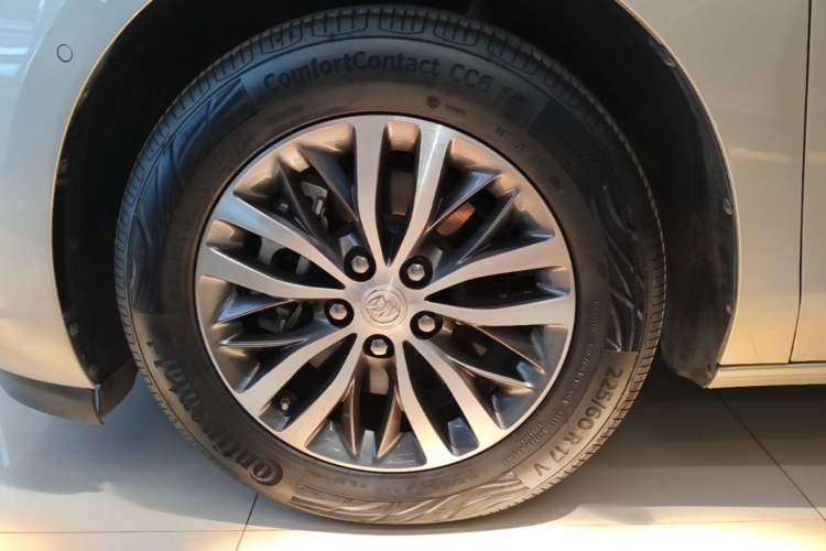 Used Buick GL8 2022 ES Landtrek 653T Luxury Edition Left Front Wheel Hub