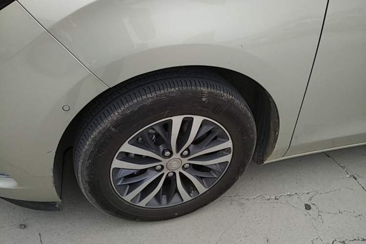 Used Buick GL8 2022 ES Landtrek 653T Luxury Edition Left Front Wheel Hub