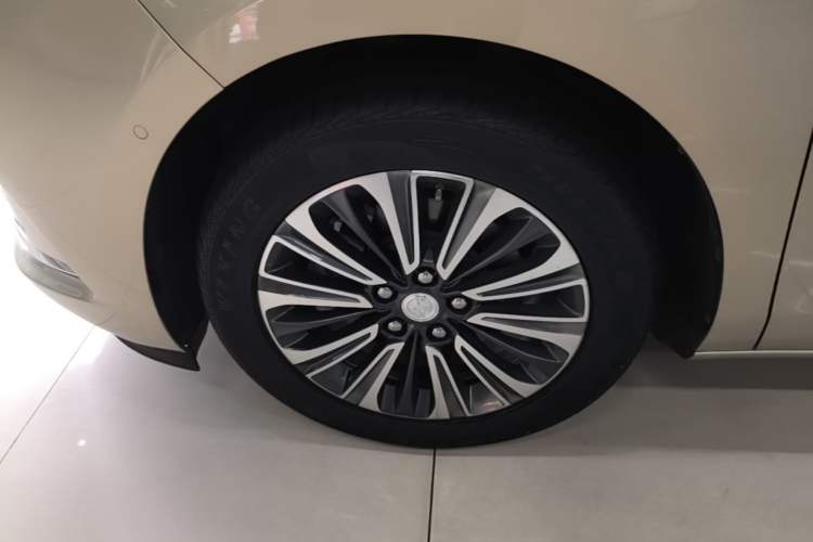 Used Buick GL8 2022 ES Land Cruiser 653T Luxury Model Left Front Wheel Hub