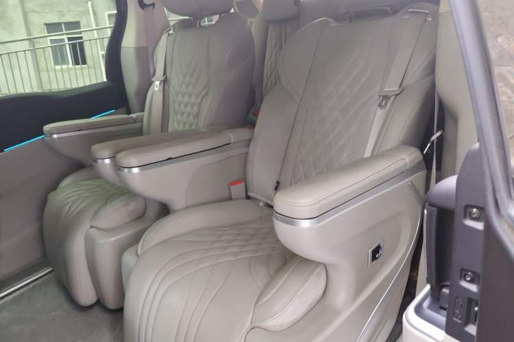 Used Buick GL8 2022 Land Business Class 652T Luxury Model Left Rear Seat