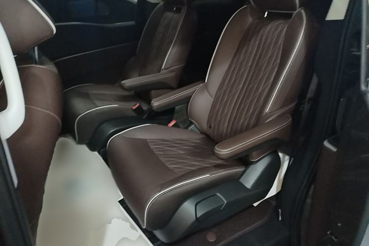 Used Buick GL8 2022 Land Business Class 652T Luxury Model Left Rear Seat