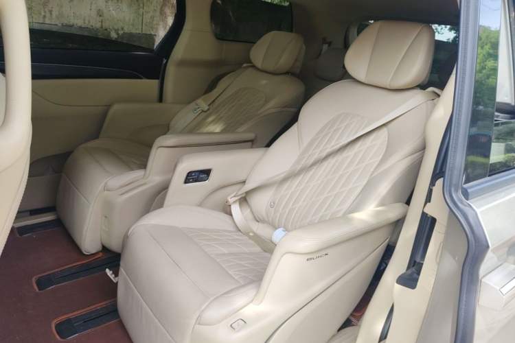 Used Buick GL8 2022 ES Land Cruiser 653T Luxury Model Left Rear Seat