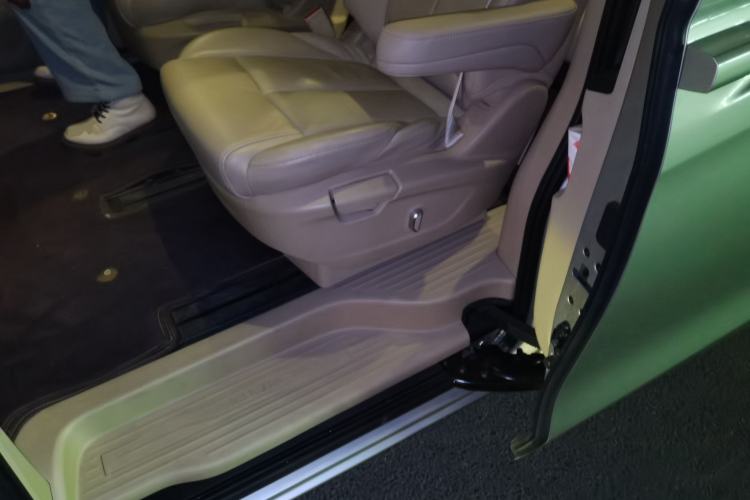 Used Buick GL8 2022 ES Landtrek 653T Luxury Edition Left Rear Seat