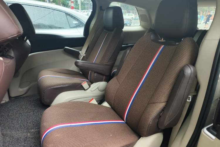 Used Buick GL8 2022 Land Cruiser Executive Class 652T Comfort Model Left Rear Seat