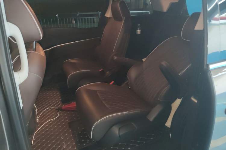 Used Buick GL8 2022 Land Business Class 652T Luxury Model Left Rear Seat