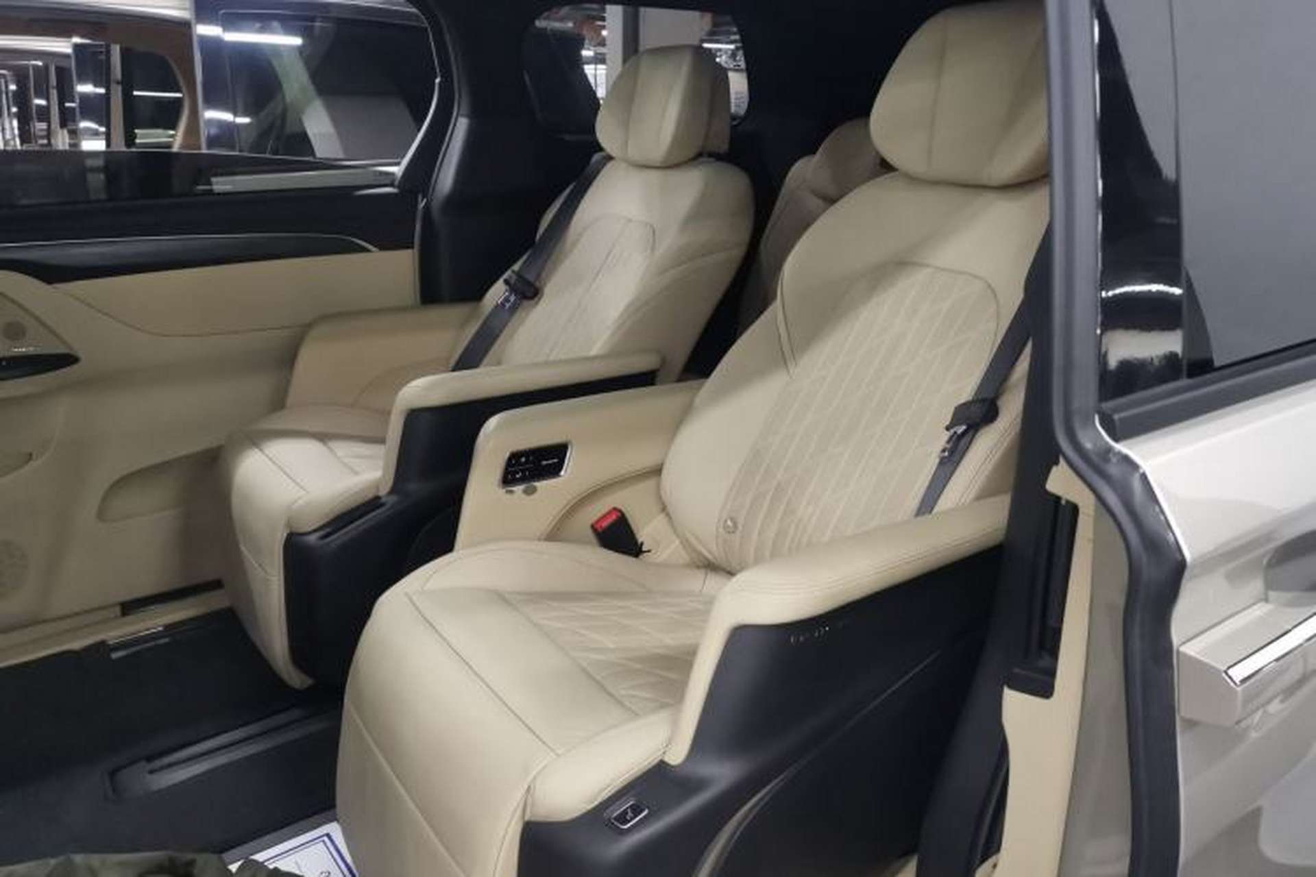 Used Buick GL8 2022 ES Land Cruiser 653T Luxury Model Left Rear Seat