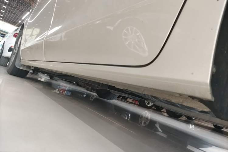 Used Buick GL8 2022 ES Landtrek 653T Comfort Edition Left Side Sill