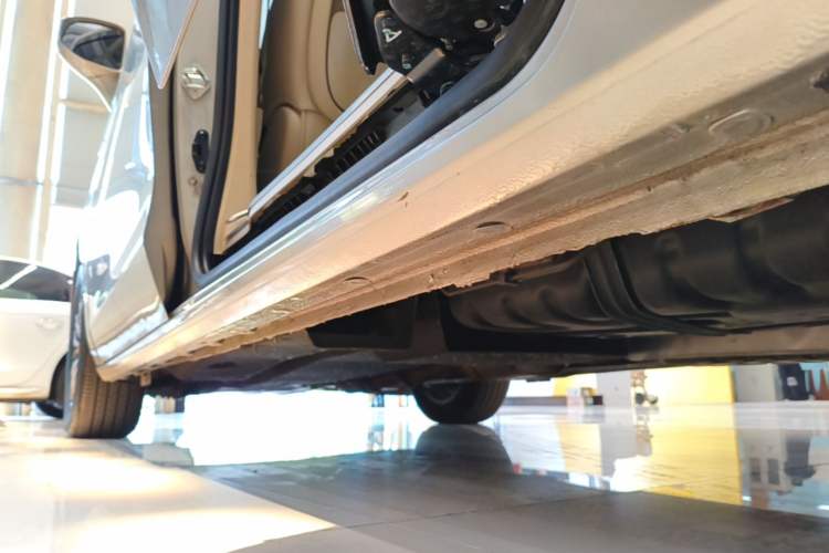 Used Buick GL8 2022 ES Landtrek 653T Luxury Edition Left Side Sill