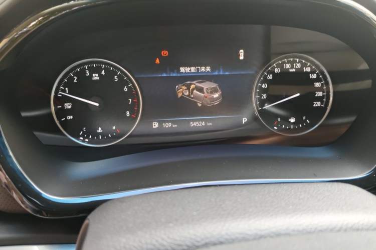 Used Buick GL8 2022 Land Business Class 652T Luxury Model Odometer Close Up