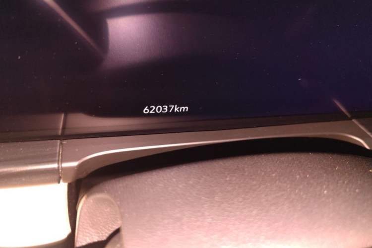 Used Buick GL8 2022 ES Landtrek 653T Luxury Edition Odometer Close Up