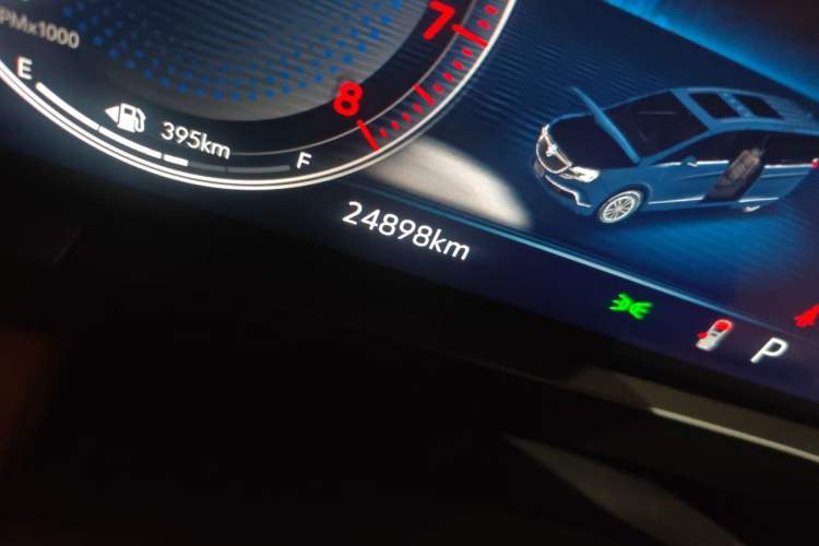 Used Buick GL8 2022 ES Landtrek 653T Luxury Edition Odometer Close Up