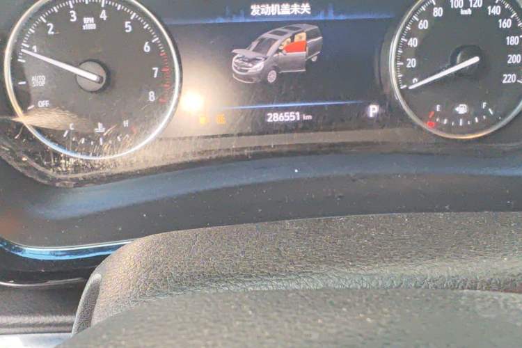Used Buick GL8 2022 Land Cruiser Executive Class 652T Comfort Model Odometer Close Up