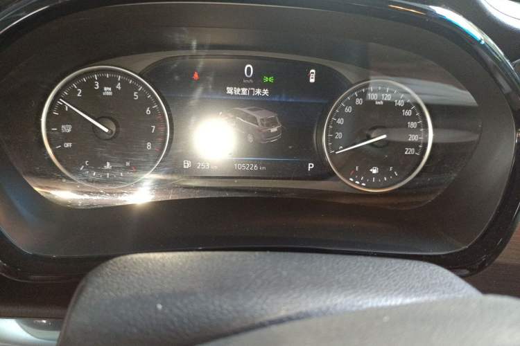 Used Buick GL8 2022 Land Cruiser Executive Class 652T Comfort Model Odometer Close Up