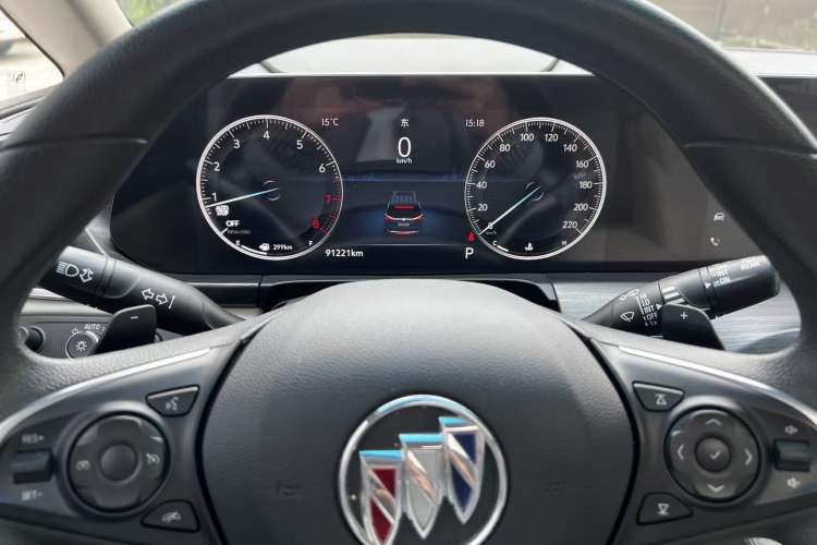 Used Buick GL8 2022 ES Landtrek 653T Comfort Edition Odometer Close Up