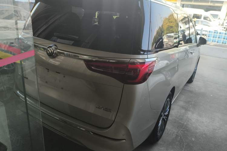 Used Buick GL8 2022 ES Land Cruiser 653T Luxury Model Rear Right 45 Deg