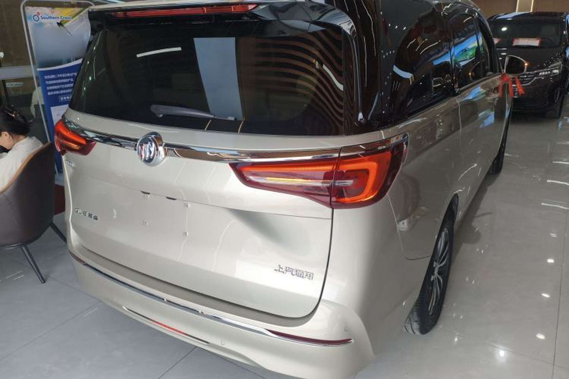 Used Buick GL8 2022 ES Landtrek 653T Luxury Edition Rear Right 45 Deg