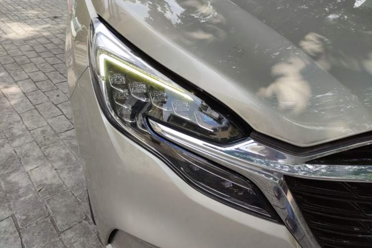 Used Buick GL8 2022 ES Landtrek 653T Luxury Edition Right Front Headlight