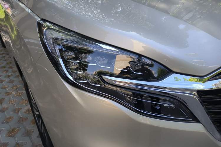 Used Buick GL8 2022 ES Landtrek 653T Luxury Edition Right Front Headlight