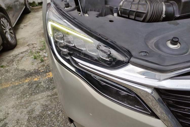 Used Buick GL8 2022 ES Landtrek 653T Luxury Edition Right Front Headlight